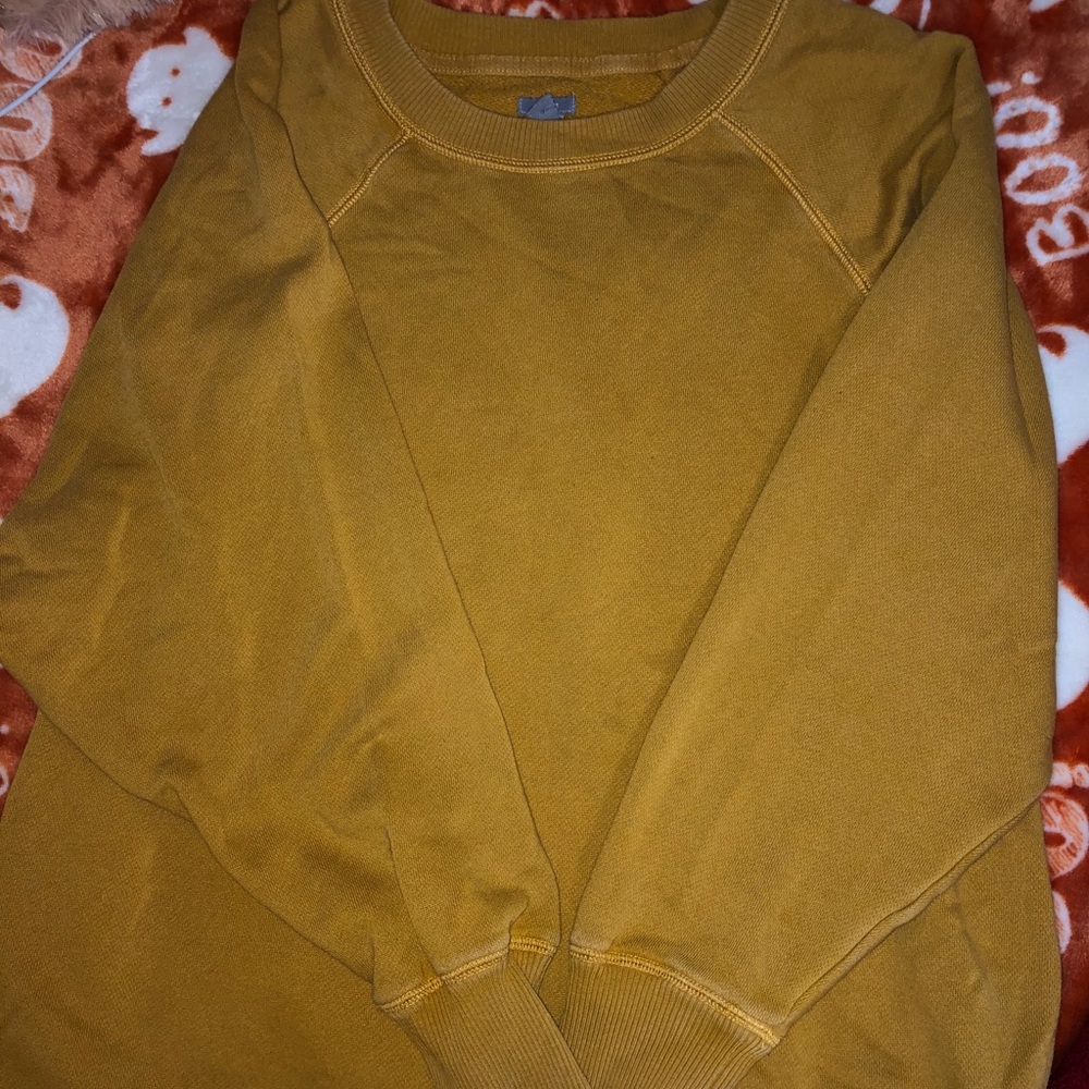 woman’s yellow crewneck sweater